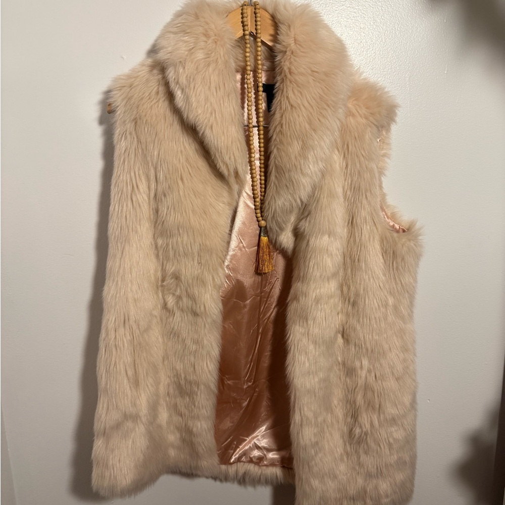 Noriko Luxurious Faux Fur Vest in Blush